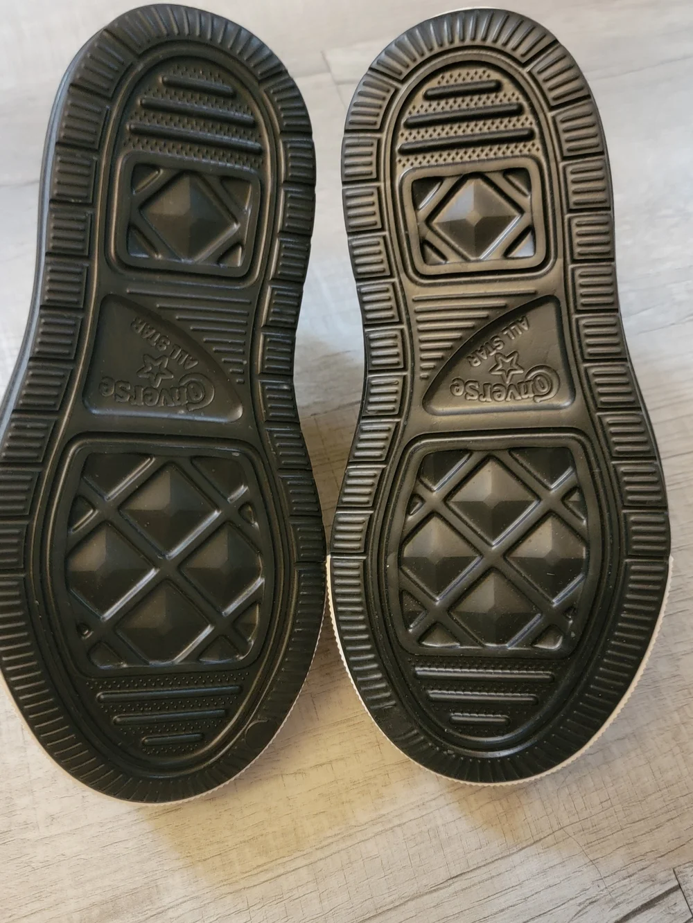 Converse slip water